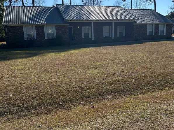 100 Kathy Cir, Douglas, GA 31533