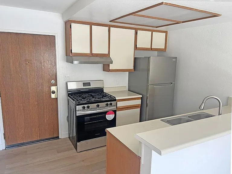 1321 N Vista St #106 — Photo 3