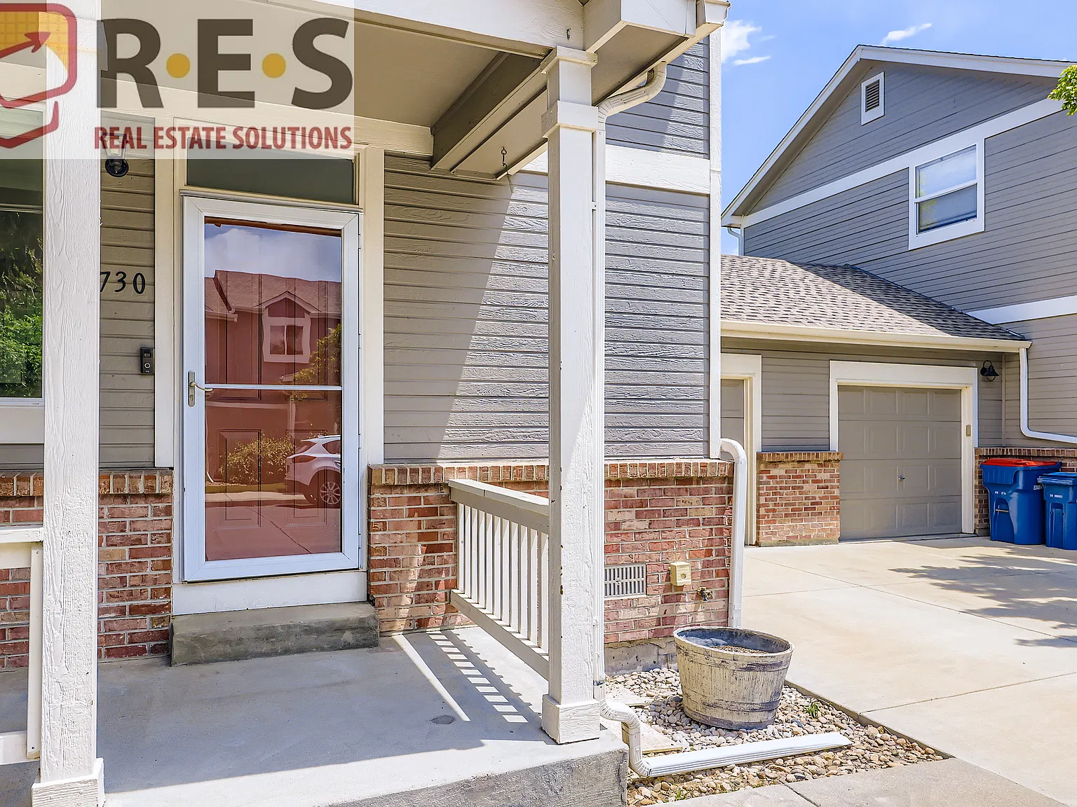 2 bed, 1080 sqft, $2,569 — Photo 3