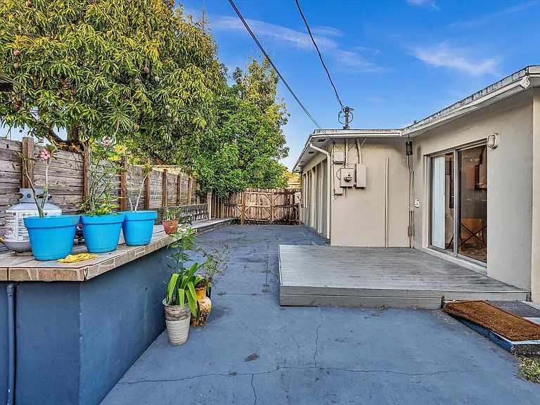 700 SW 5th Ct — Photo 26
