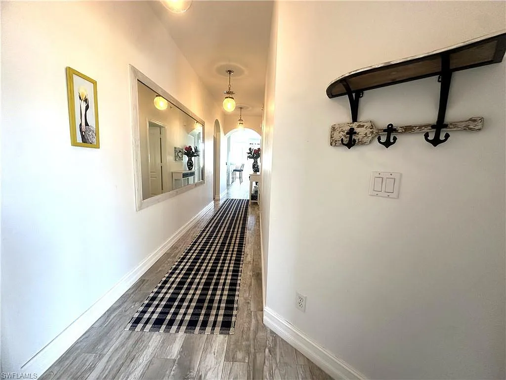 2 bed, 2.0 bath, 1372 sqft, $5,500 — Photo 3