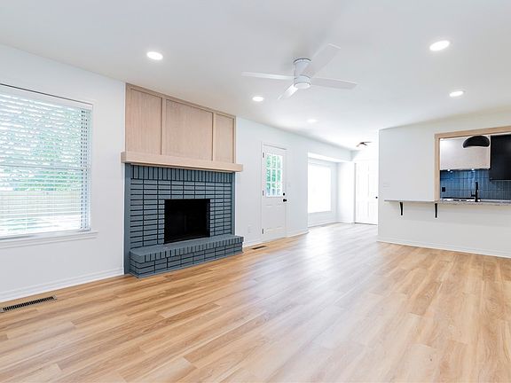3rd image of 2926 N Loxley Ave