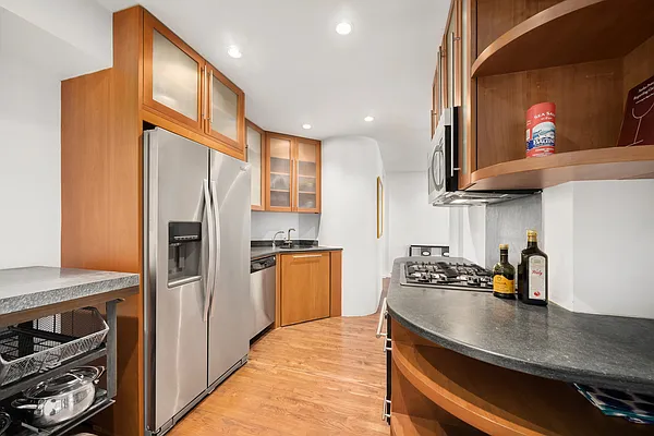 Rented by Douglas Elliman | media 23