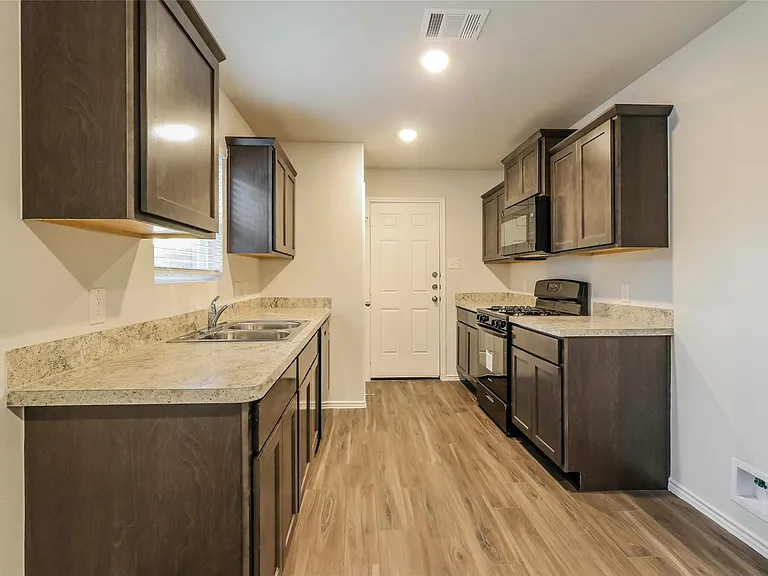 2166 Middle Ridge Dr — Photo 2