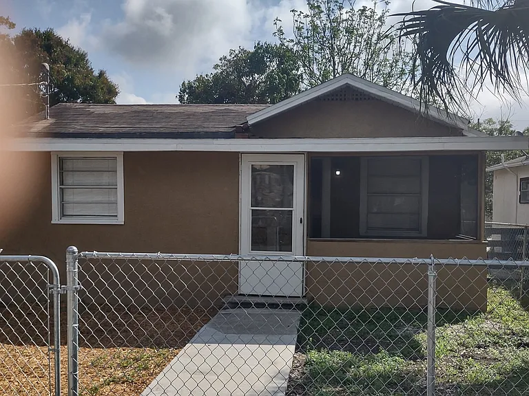 1407 Monroe Ave — Photo 1