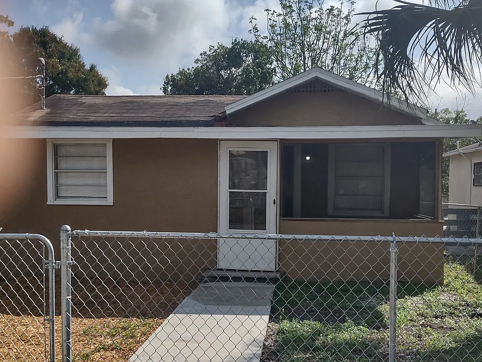 1407 Monroe Ave