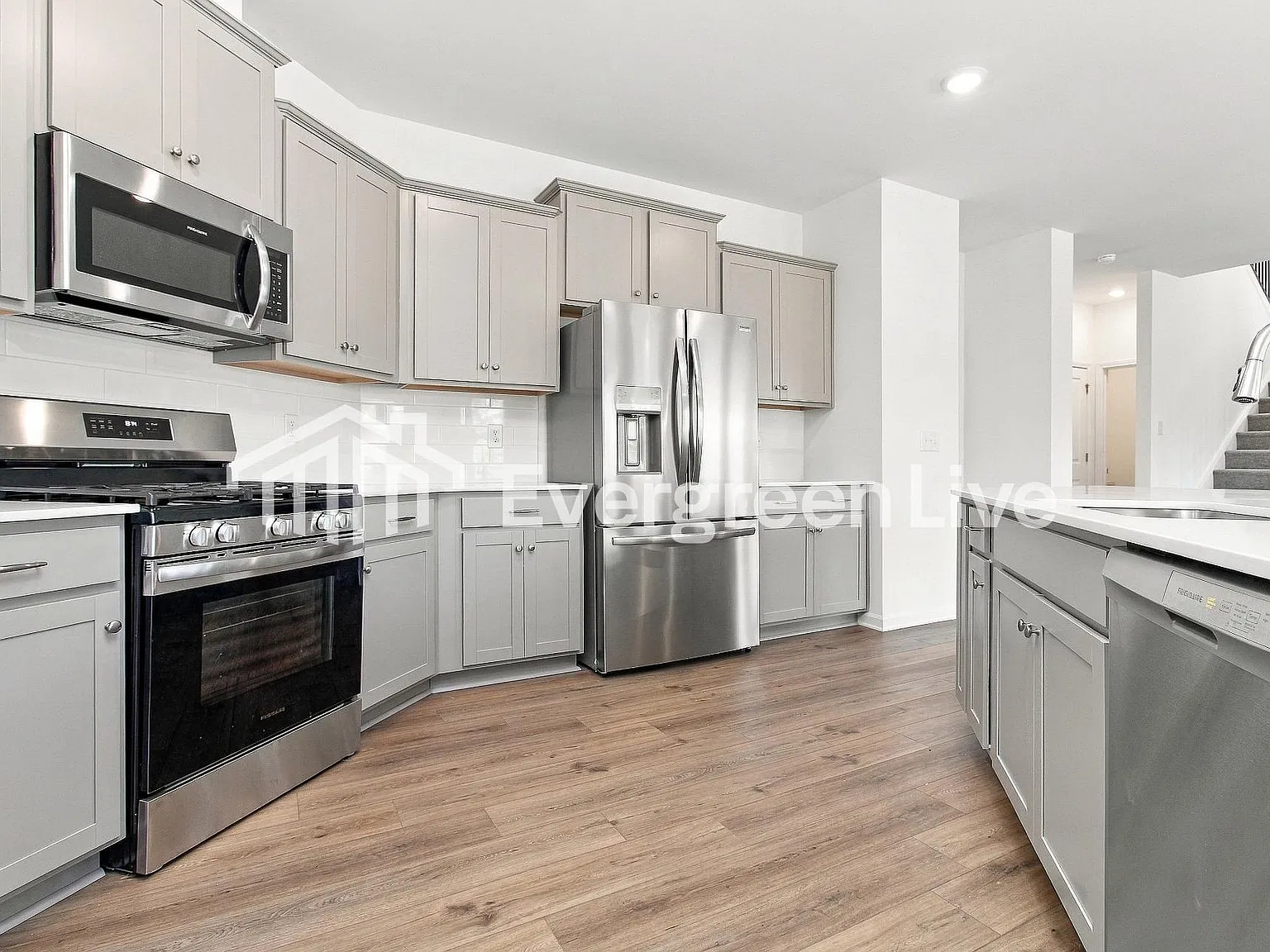 4 bed, 3.5 bath, 2964 sqft, $2,370 — Photo 4