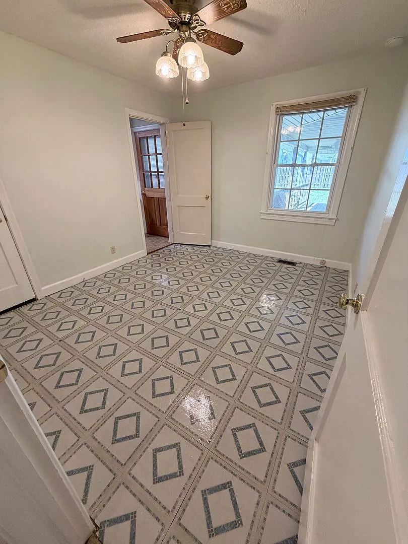 3 Bedroom 2 Bathroom House — Photo 4