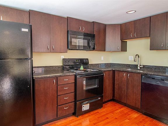 3rd image of 2710 Russell Blvd #B
