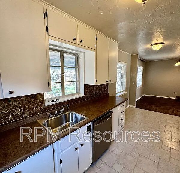 2137 Barclay Rd — Photo 12