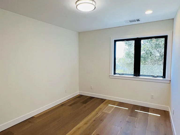 2620 Marin Ave — Photo 21