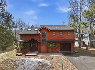 115 Marina Village Ln, Greentown, PA 18426