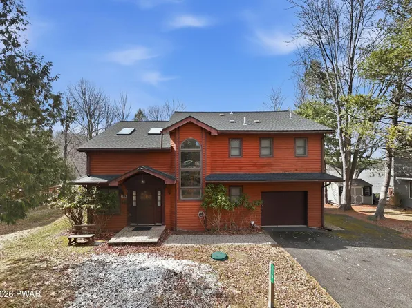 115 Marina Village Ln, Greentown, PA 18426
