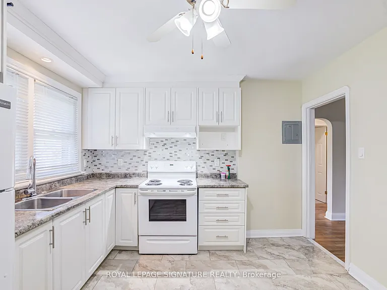 855 Simcoe St N #3 — Photo 32