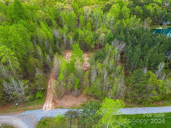4th image of 231 Peak View Ln