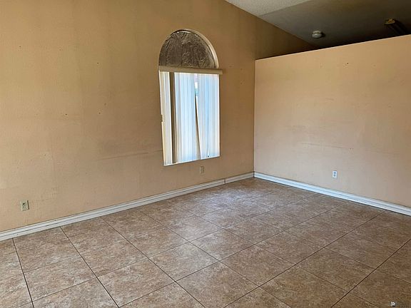 4th image of 254 E Los Tres Hombres St