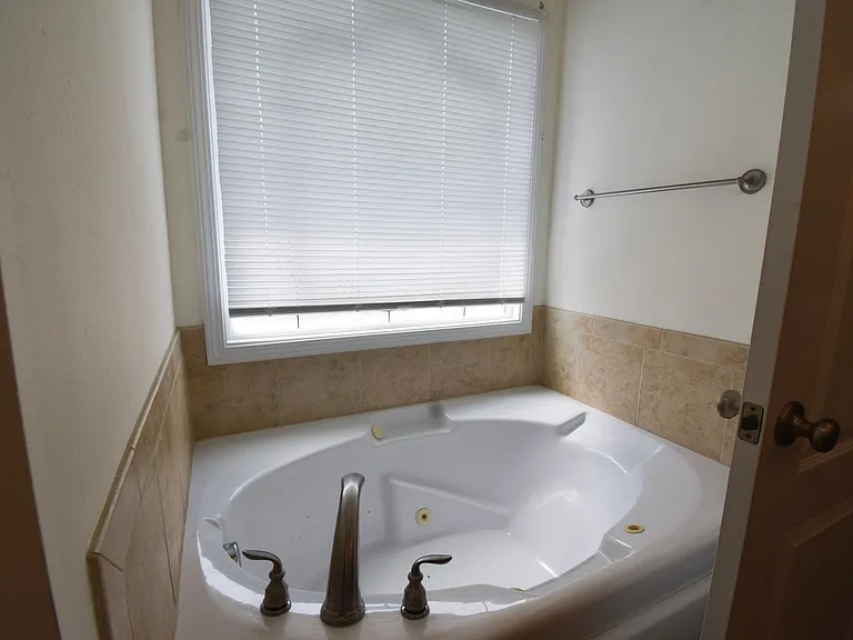193 Wind Brook Ct — Photo 24