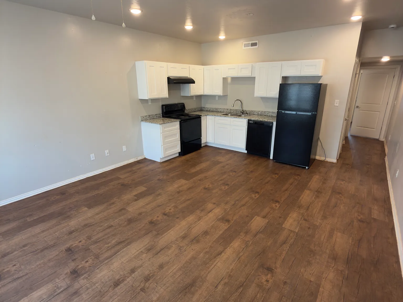 2 bed, $1,300 — Photo 1