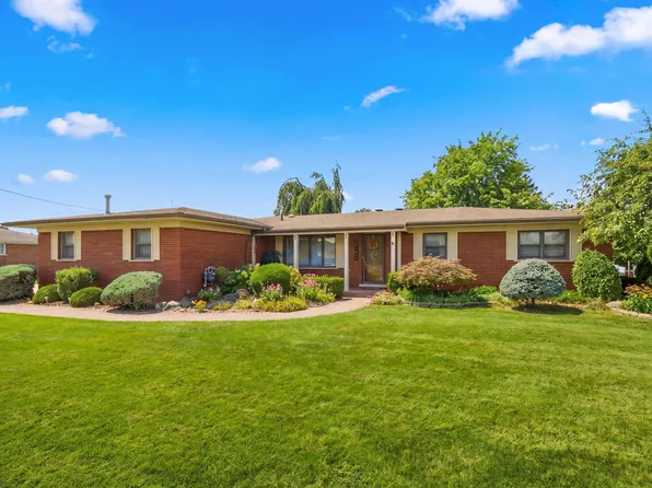 38151 Seaway Ct, Harrison Township, MI 48045