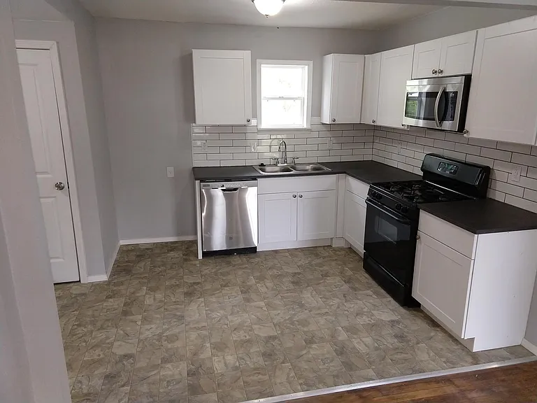 711 Lovera Blvd — Photo 3