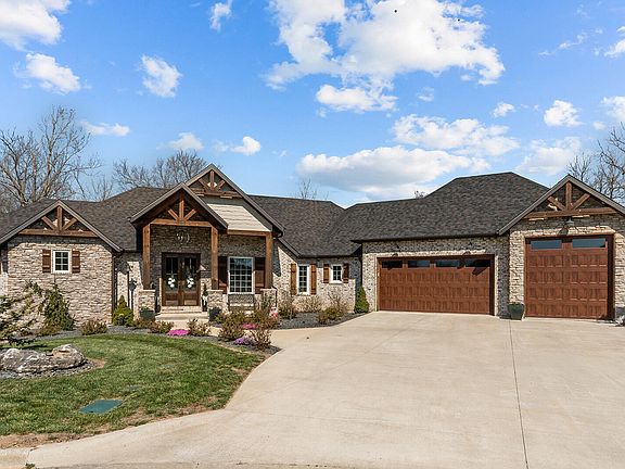3rd image of 909 W Rufina Court