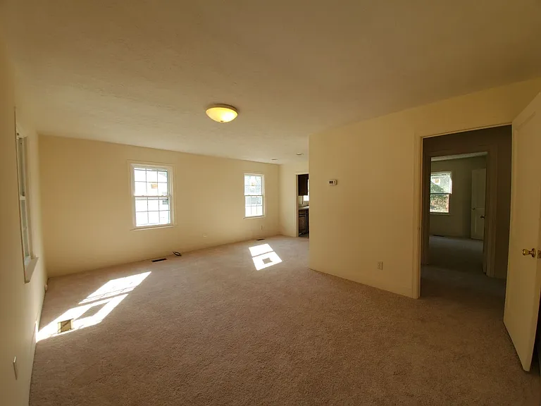 905 N Fulton St — Photo 2