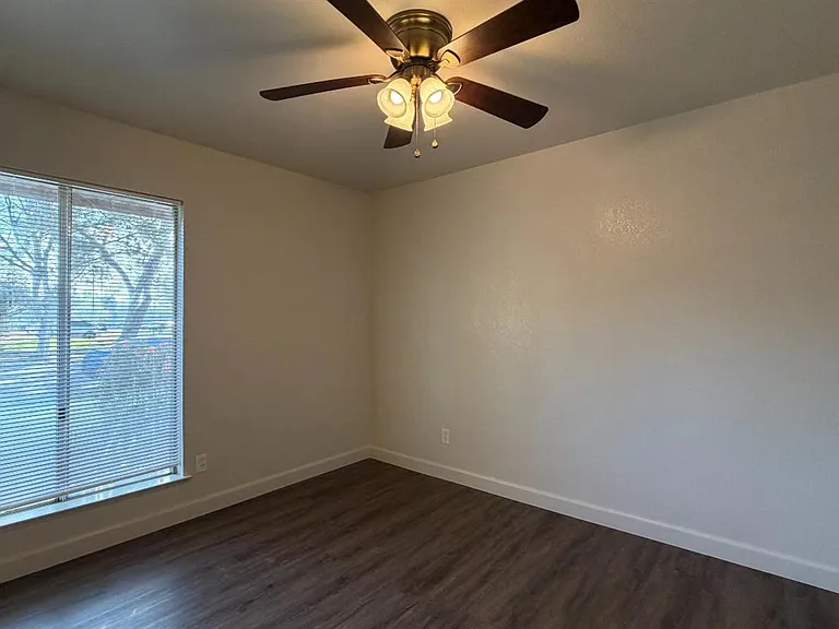 5771 N Valentine Ave #101 — Photo 20
