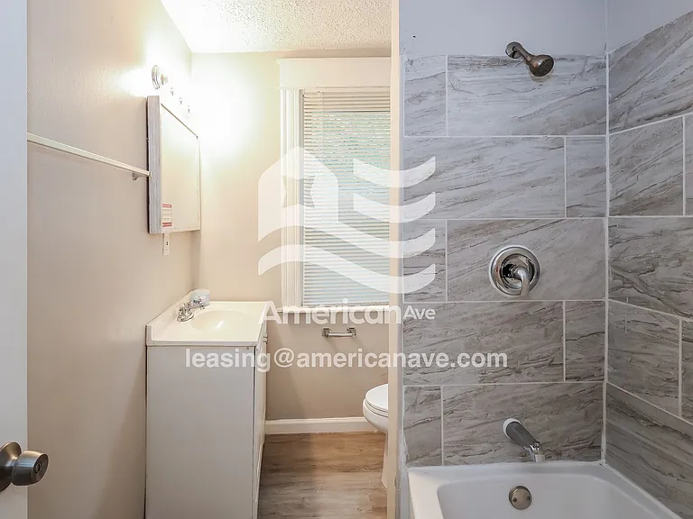 414723_015_bathroom_13774928.jpg