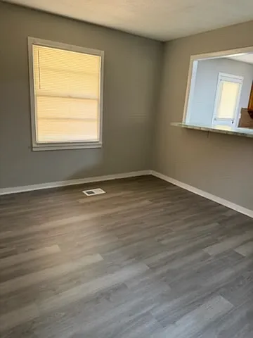 212 Wallis St — Photo 3