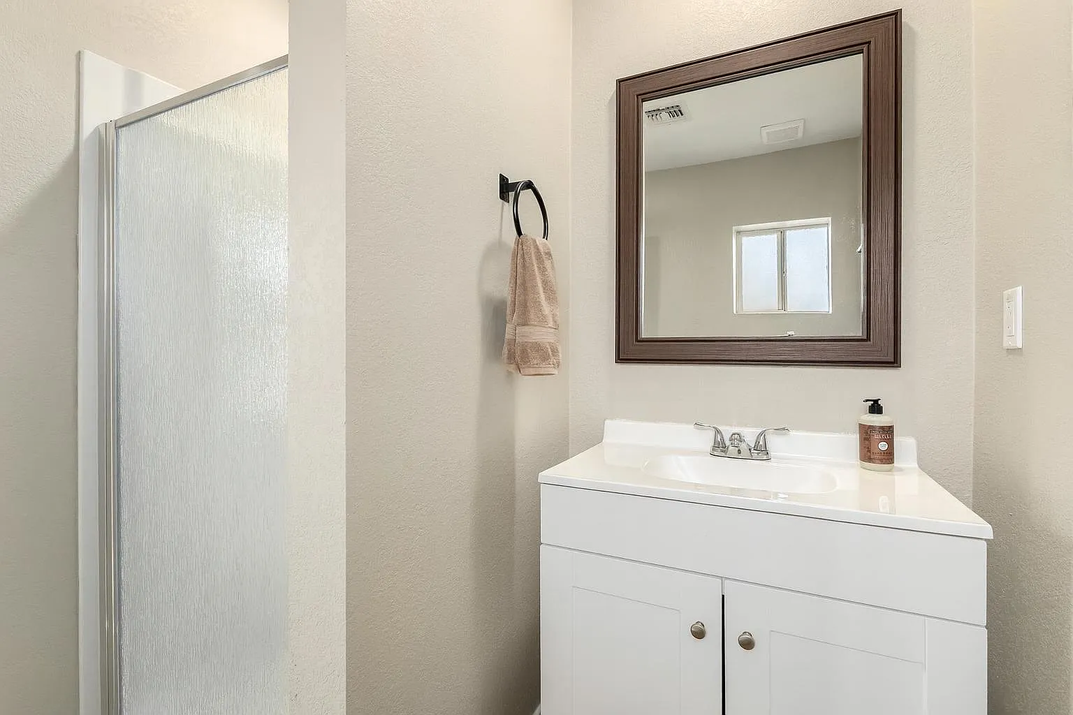3 bed, 2.0 bath, 963 sqft, $1,079 — Photo 4