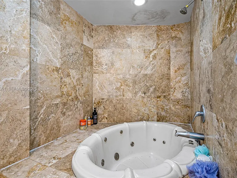 6362 Collins Ave #503 — Photo 23