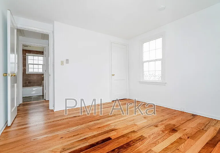 7306 S 115th St — Photo 8