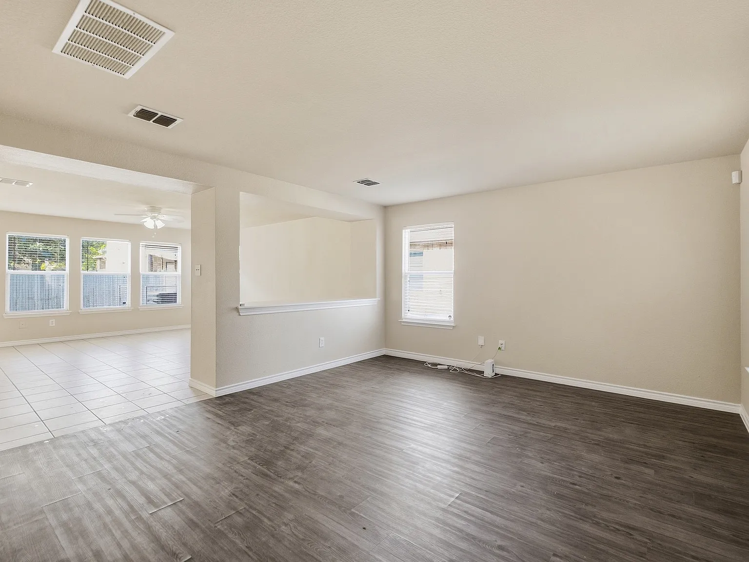4 bed, 2341 sqft, $2,500 — Photo 4