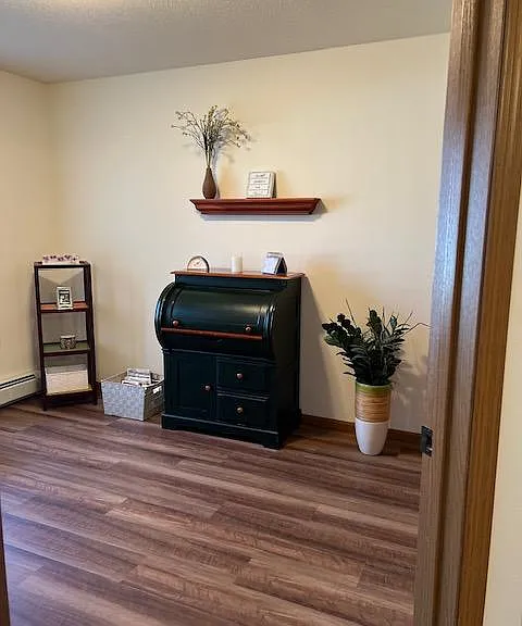 990 Linden Dr #4 — Photo 7