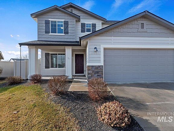 3rd image of 3053 N Saratov Way