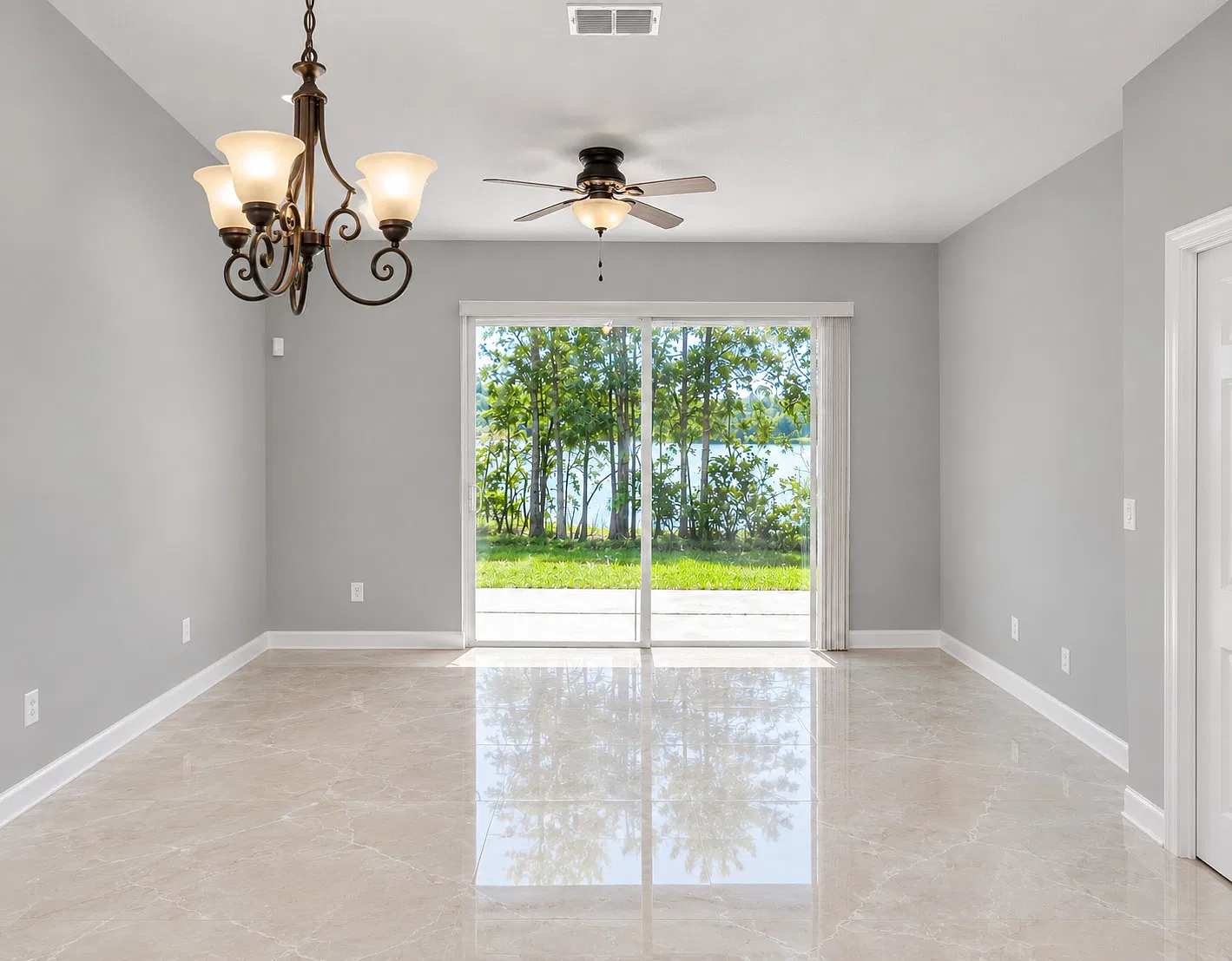 4/2 Lake View Home ! — Photo 2