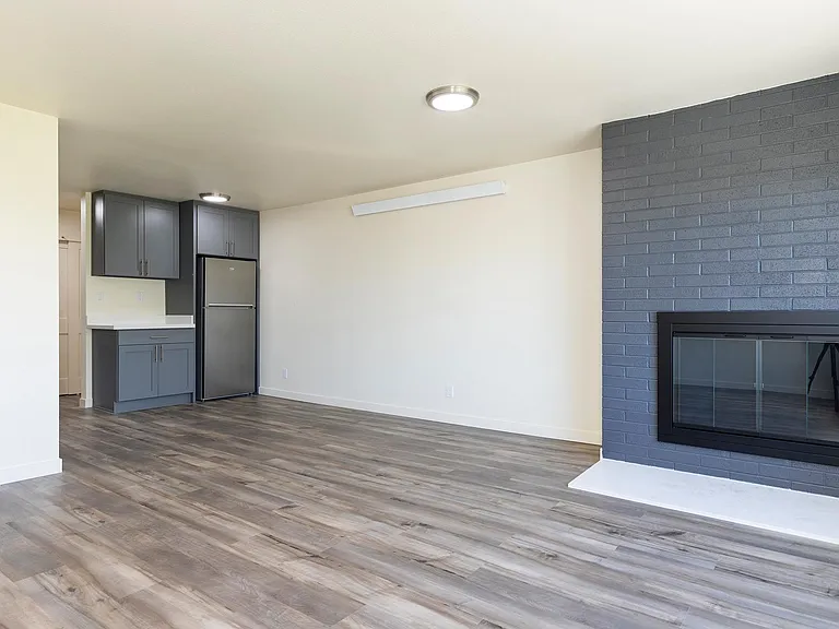1310 E Thomas St #304 — Photo 3