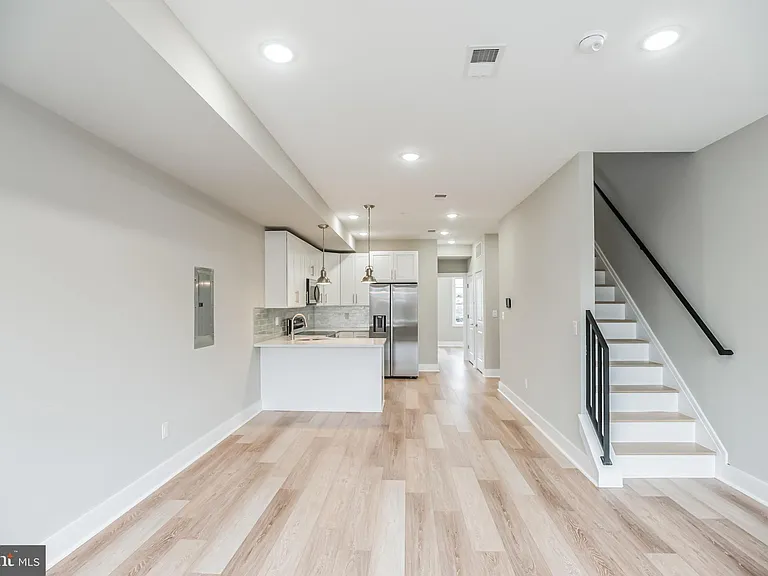 2216 Emerald St #A — Photo 22