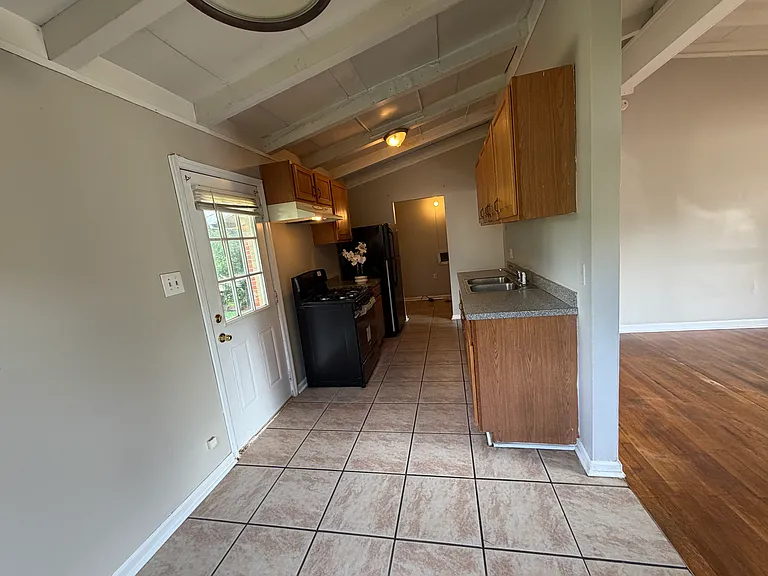 225 Londonderry Dr — Photo 5