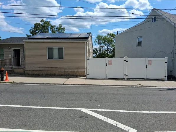 483 Van Duzer St, Staten Island, NY 10304