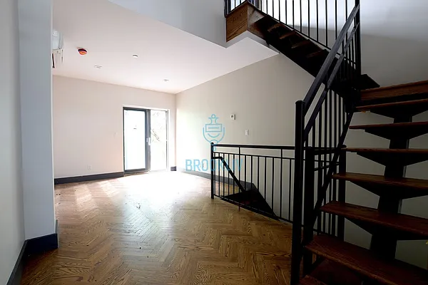 Rented by null | media 4