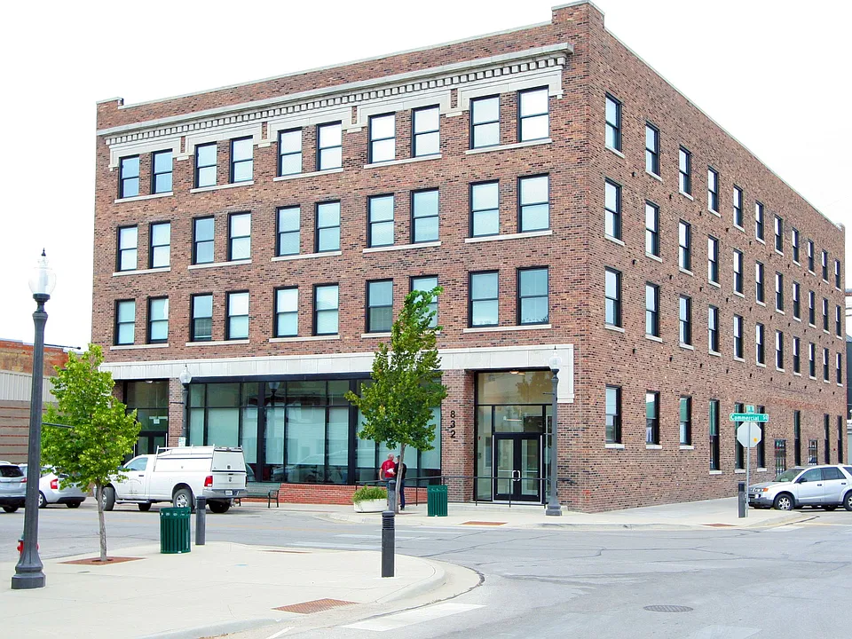 832 Commercial St #301