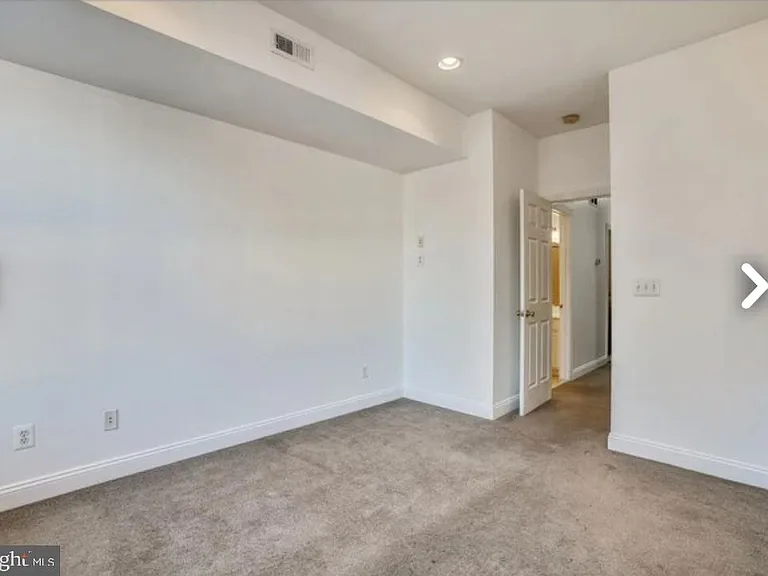 111 E Cross St — Photo 15