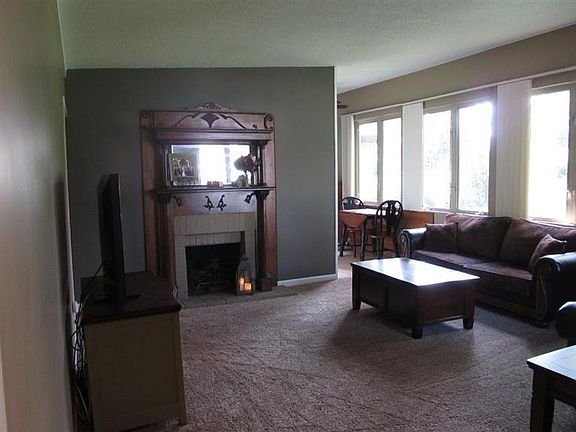 3rd image of 1220 Campbell St