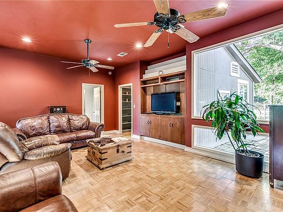 3rd image of 547 Joy Dr