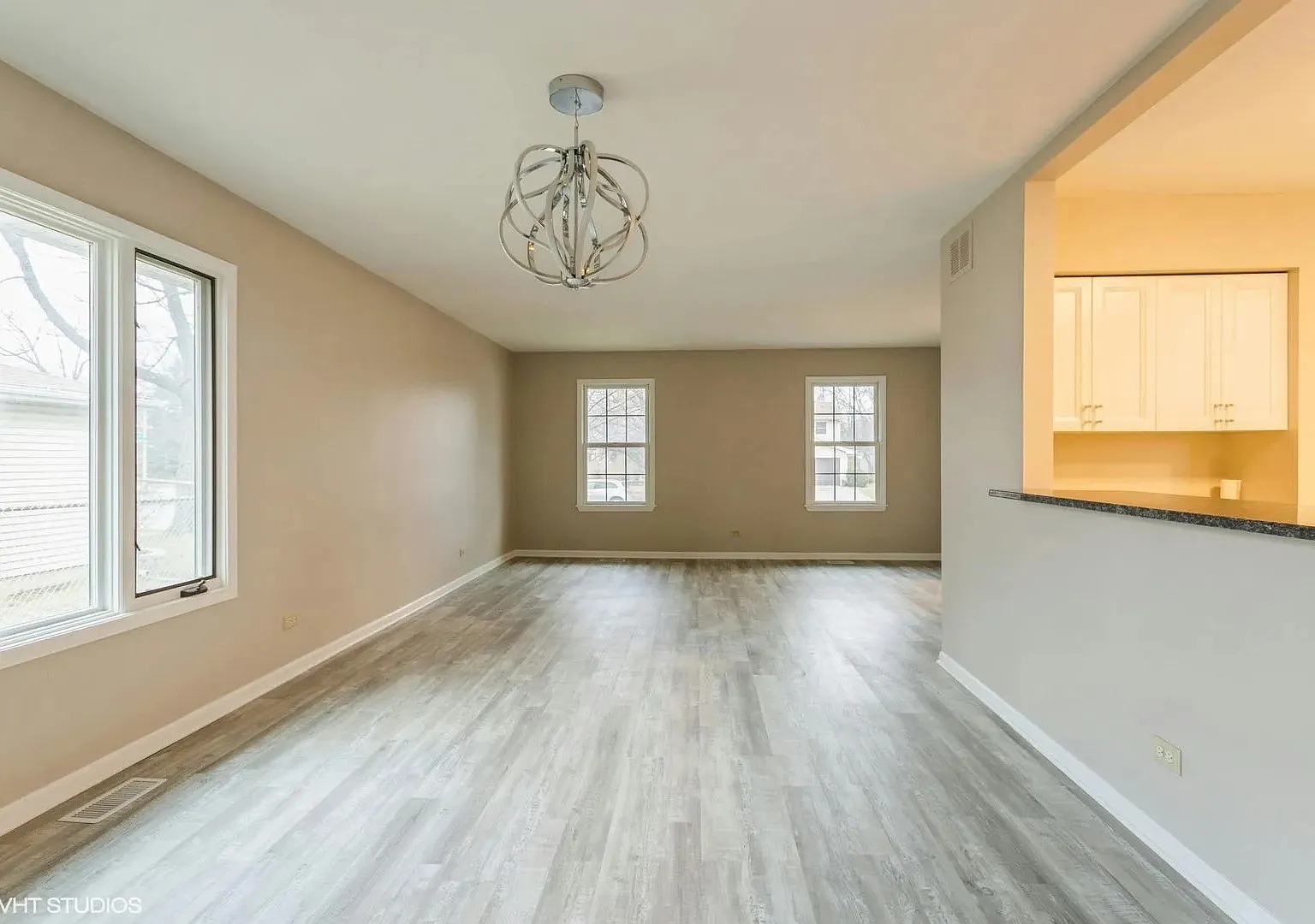 5 bed, 2144 sqft, $3,400 — Photo 3