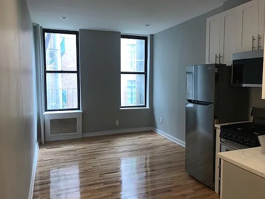 Rented by Salon Realty Corp | media 11