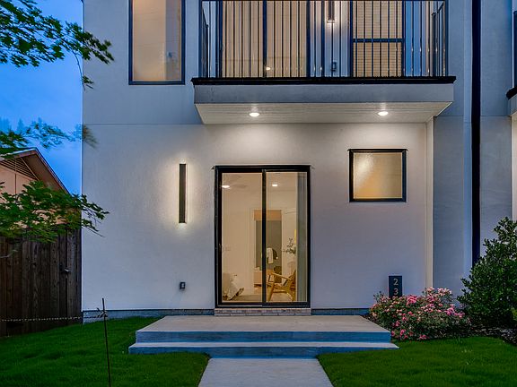 3rd image of 2315 S Vernon Ave #2313