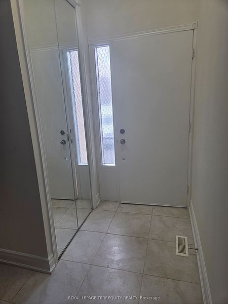Ajax Townhouse for rent - 3 Bedrooms — photo 16