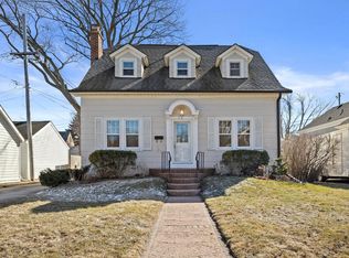 515 73rd St, Kenosha, WI 53143